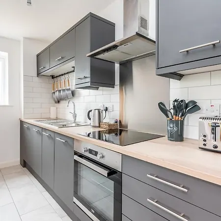 Pass The Keys Modern, Light And Airy 2 Bed Apt With Free Parking * York